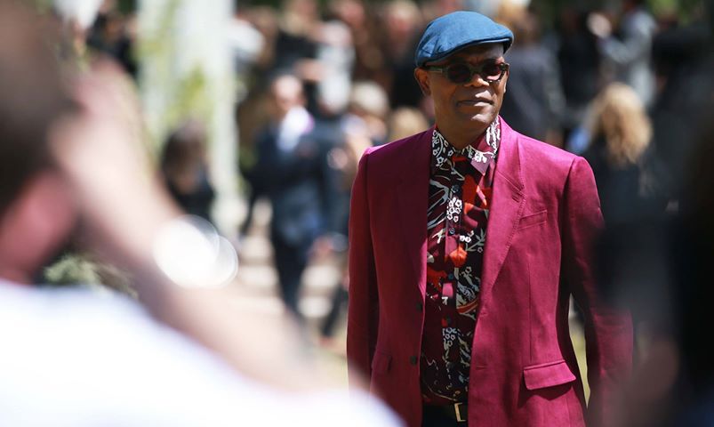 'Samuel L Jackson arrives at the show in a Burberry linen tailored jacket and graphic print shirt

Watch the highlights: https://youtu.be/37Xkxd8ZzKM'
