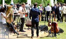 'Live music in the English garden surrounding the show space

Watch the highlights: https://youtu.be/37Xkxd8ZzKM'