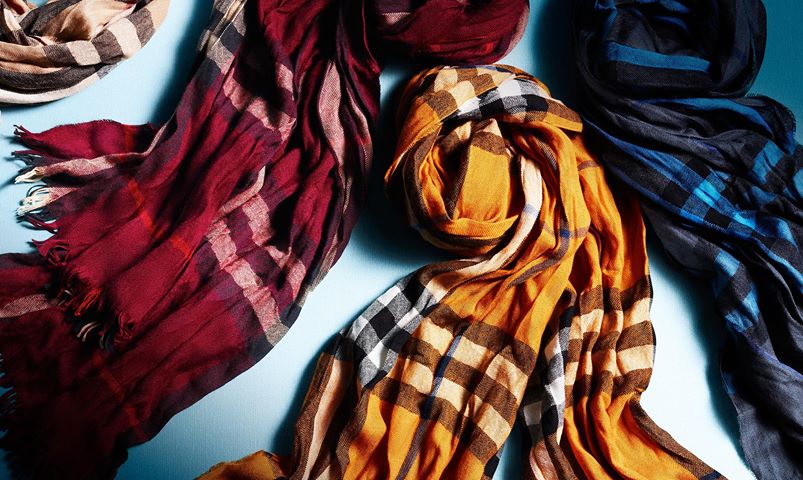 'Lightweight merino wool and cashmere crinkled scarves in iconic check designs 

Discover Burberry gifts for him in the new Book of Gifts http://brby.co/2ud'